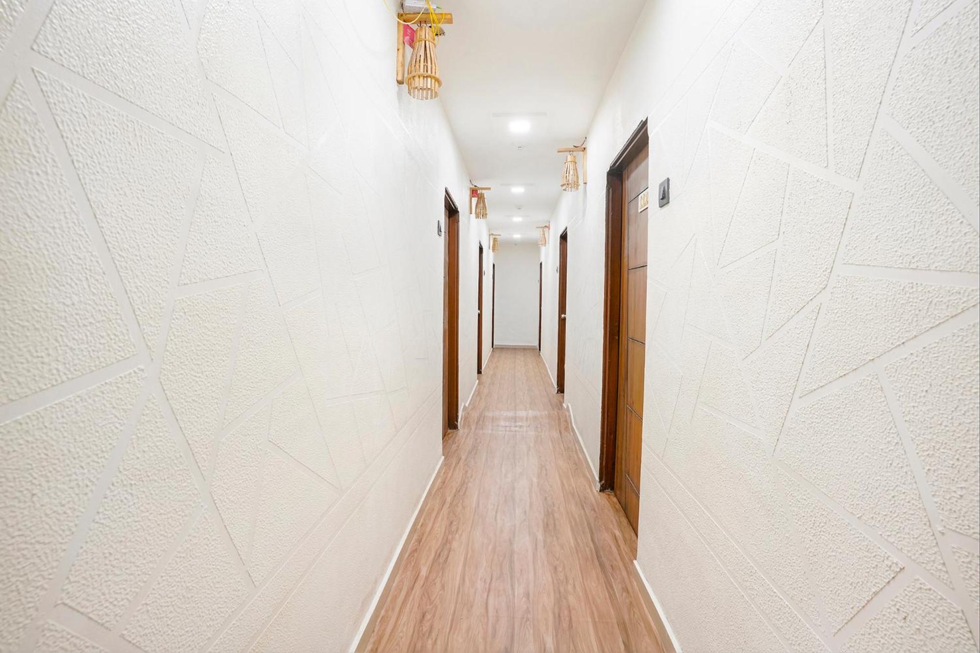 Fabhotel 7 Star Surat Buitenkant foto
