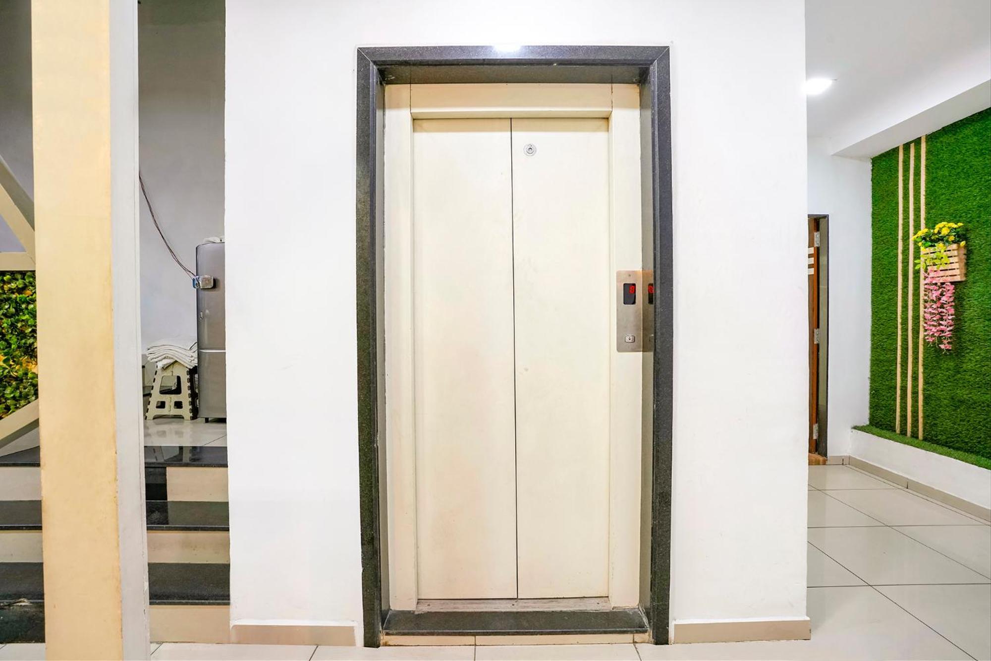 Fabhotel 7 Star Surat Buitenkant foto